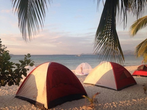 El Nido Island Hopping Camping