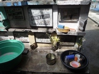 Manila cemetery tour