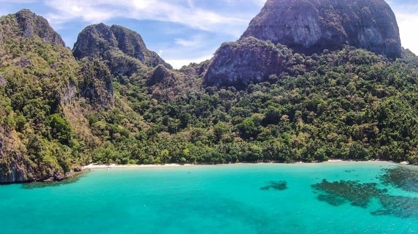 El Nido cliffs